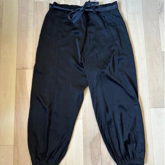 Elegant black balloon pants by Filippa K. - Picture 2 of 8